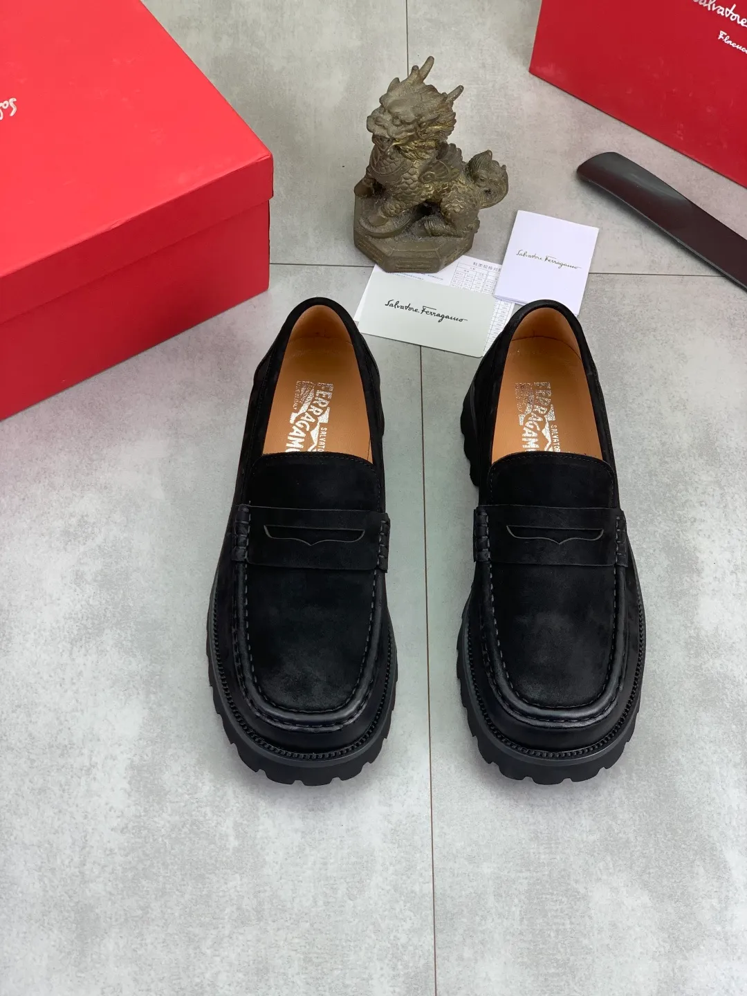 Men's shoes 💰P500 New model [Ferragamo/Ferragamo] Latest model Original imported calfskin, imported pigskin lining + original luxury metal buckle + original rubber outsole Soft and comfortable Size number: 38-44